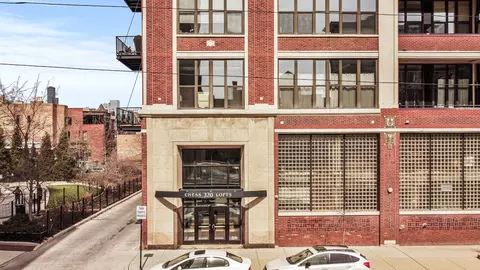 320 E 21st St #514, Chicago, IL 60616