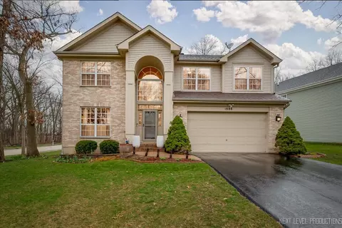 1888 S Waxwing Ln, Libertyville, IL 60048