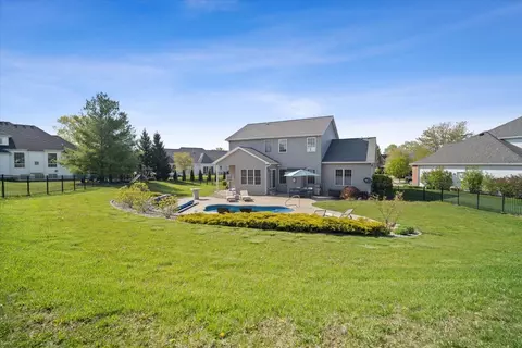 Exterior - 2 Turtleback Ct, Bloomington, IL 61705 photo 4 of 7