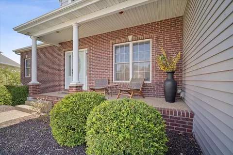 Exterior - 2 Turtleback Ct, Bloomington, IL 61705 photo 3 of 7