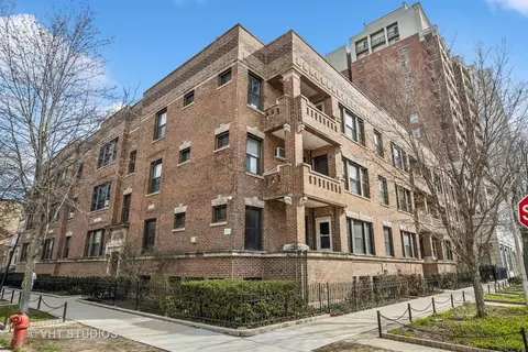3801 N Fremont St #I, Chicago, IL 60613