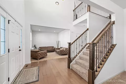 Entry Way - 3 Kingsmill Ct, Algonquin, IL 60102 photo 1 of 2