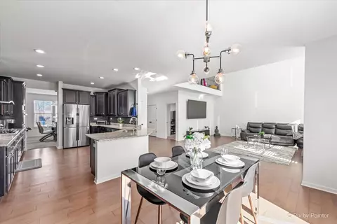 Dining - 3 Kingsmill Ct, Algonquin, IL 60102 photo 2 of 3
