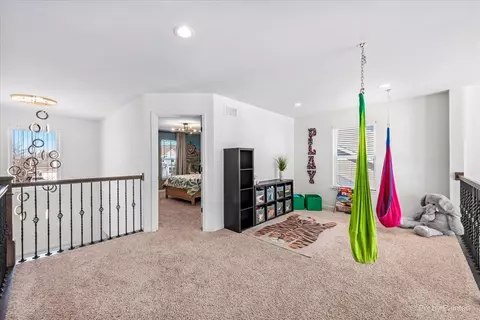 Living - 3 Kingsmill Ct, Algonquin, IL 60102 photo 4 of 4