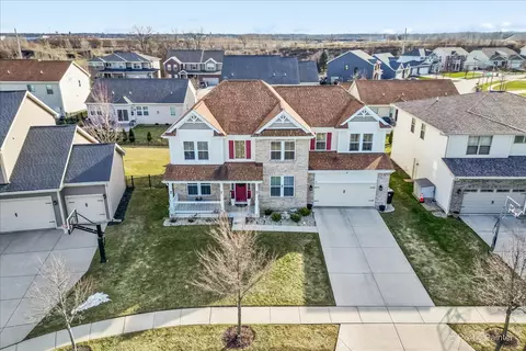 3 Kingsmill Ct, Algonquin, IL 60102