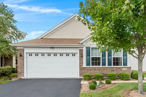 2715 Northmoor Dr, Naperville, IL 60564