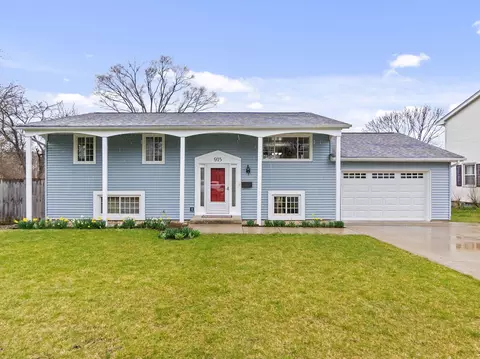 915 S 10th Ave, Saint Charles, IL 60174