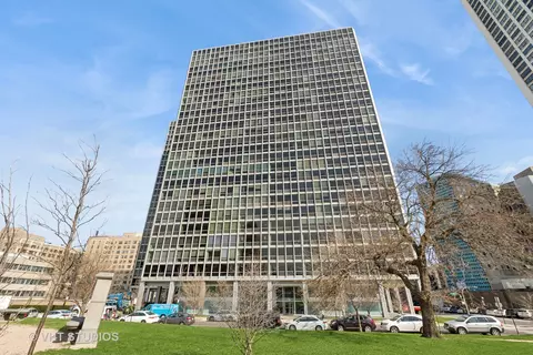 330 W Diversey Pkwy #804, Chicago, IL 60657