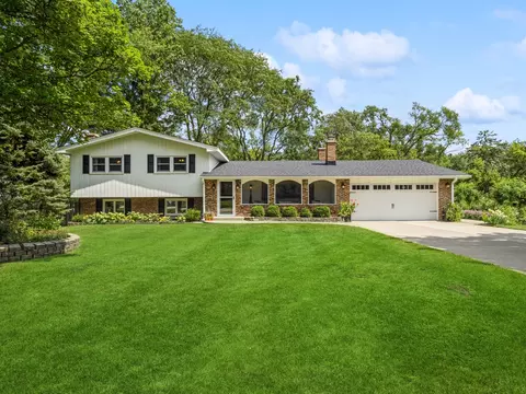 125 S Deerpath Rd, Barrington, IL 60010