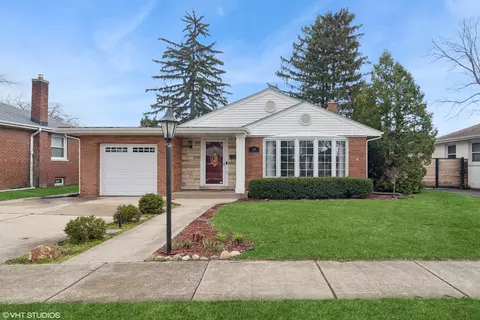 29 N Reuter Dr, Arlington Heights, IL 60005