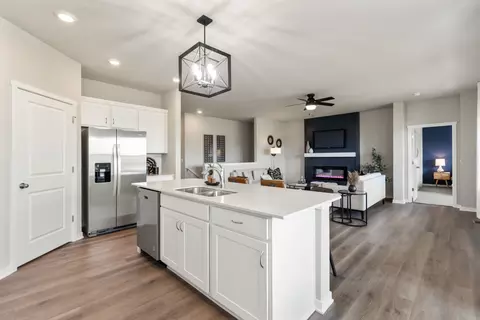Kitchen - 140 Tiger Lily Ct, Bartlett, IL 60103 photo 7 of 8