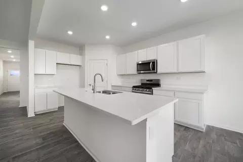 Kitchen - 140 Tiger Lily Ct, Bartlett, IL 60103 photo 3 of 8