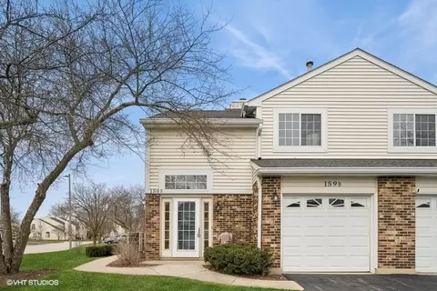 159 Winchester Dr #B, Streamwood, IL 60107