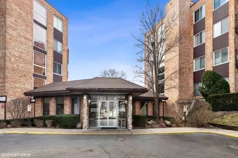 1101 S Hunt Club Dr #404, Mount Prospect, IL 60056