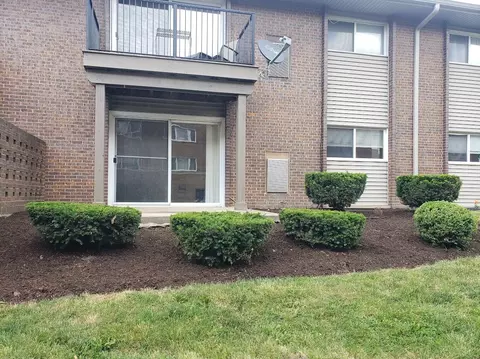 2300 Beau Monde Ln #104, Lisle, IL 60532