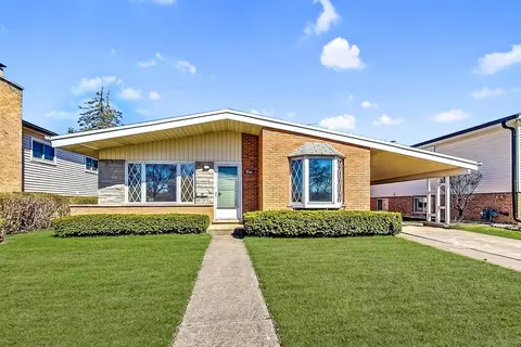 8544 W North Ter, Niles, IL 60714