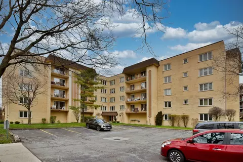 6460 W Belle Plaine Ave #211, Chicago, IL 60634