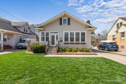 1040 Hill Ave, Elgin, IL 60120