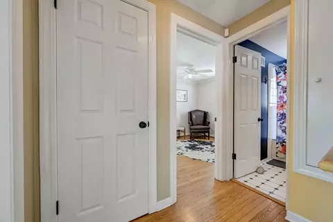 Entry Way - 77 Williamsburg Rd, Evanston, IL 60203 photo 3 of 4