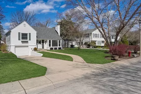 Exterior - 77 Williamsburg Rd, Evanston, IL 60203 photo 2 of 15