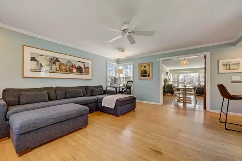 Living - 77 Williamsburg Rd, Evanston, IL 60203 photo 10 of 12