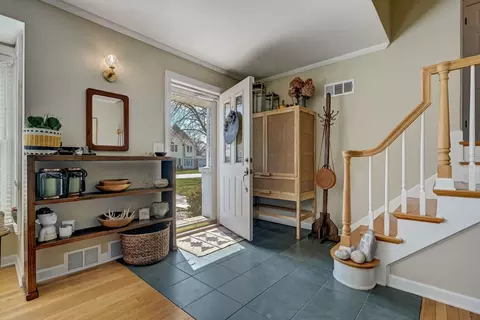 Entry Way - 77 Williamsburg Rd, Evanston, IL 60203 photo 1 of 4