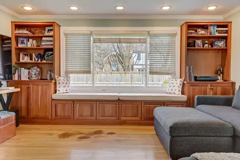 Bedroom - 77 Williamsburg Rd, Evanston, IL 60203 photo 3 of 10