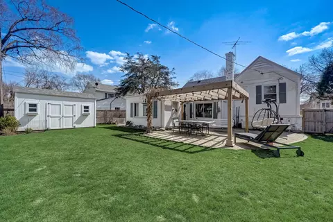 Exterior - 77 Williamsburg Rd, Evanston, IL 60203 photo 11 of 15