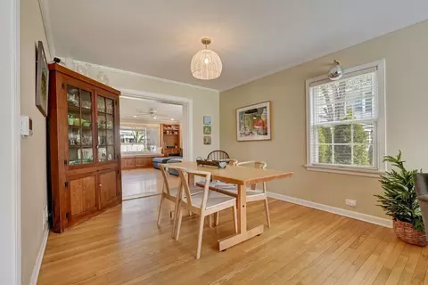 Dining - 77 Williamsburg Rd, Evanston, IL 60203 photo 3 of 6