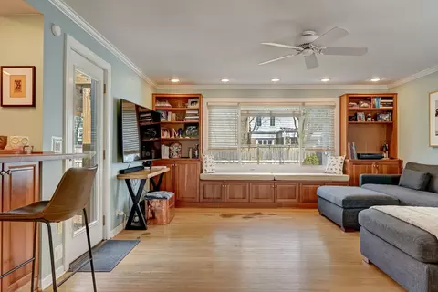 Bedroom - 77 Williamsburg Rd, Evanston, IL 60203 photo 1 of 10