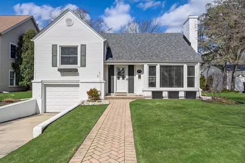 77 Williamsburg Rd, Evanston, IL 60203
