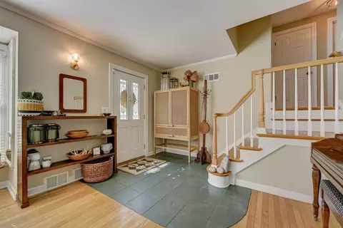 Entry Way - 77 Williamsburg Rd, Evanston, IL 60203 photo 2 of 4