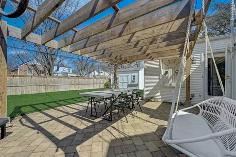 Exterior - 77 Williamsburg Rd, Evanston, IL 60203 photo 7 of 15