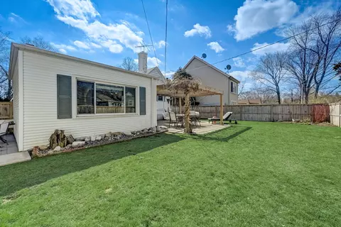 Exterior - 77 Williamsburg Rd, Evanston, IL 60203 photo 13 of 15