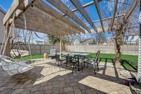 Exterior - 77 Williamsburg Rd, Evanston, IL 60203 photo 6 of 15