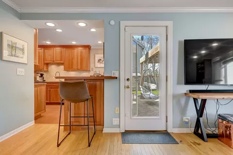 Kitchen - 77 Williamsburg Rd, Evanston, IL 60203 photo 1 of 8