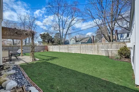 Exterior - 77 Williamsburg Rd, Evanston, IL 60203 photo 14 of 15