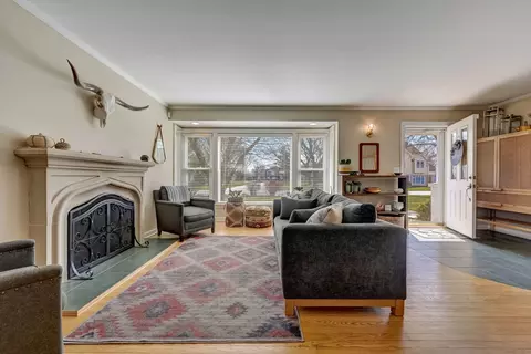 Living - 77 Williamsburg Rd, Evanston, IL 60203 photo 1 of 12
