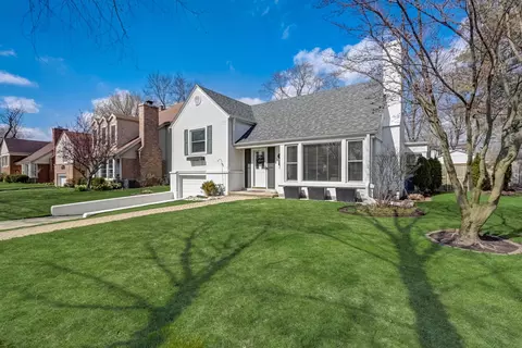 Exterior - 77 Williamsburg Rd, Evanston, IL 60203 photo 5 of 15