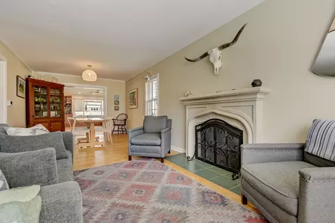 Living - 77 Williamsburg Rd, Evanston, IL 60203 photo 8 of 12