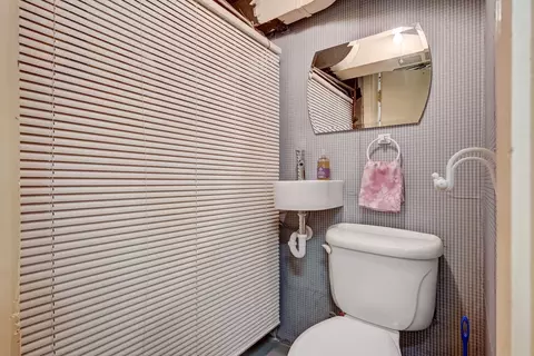 Bath - 77 Williamsburg Rd, Evanston, IL 60203 photo 3 of 4