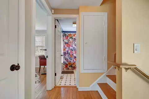 Entry Way - 77 Williamsburg Rd, Evanston, IL 60203 photo 4 of 4