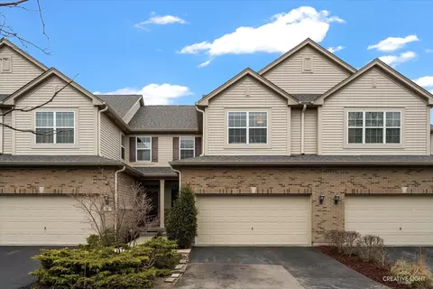 35 Oak Creek Ct, North Aurora, IL 60542