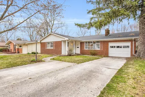 802 E Burkwood Dr, Urbana, IL 61801
