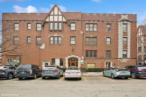 1103 Holley Ct #204, Oak Park, IL 60301