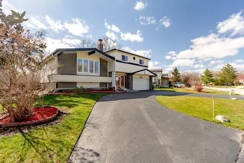 9836 Glendale Ln, Niles, IL 60714