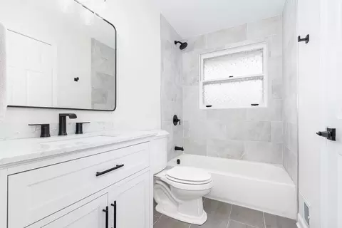 Bath - 3419 Laurel Ln, Hazel Crest, IL 60429 photo 1 of 2
