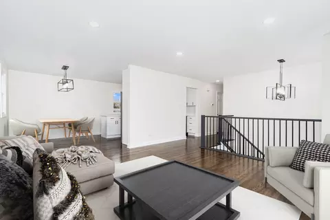 Living - 3419 Laurel Ln, Hazel Crest, IL 60429 photo 2 of 4