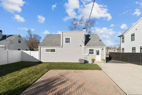 Exterior - 3209 Springdale Ave, Glenview, IL 60025 photo 2 of 7