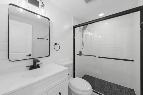 Bath - 3209 Springdale Ave, Glenview, IL 60025 photo 1 of 3